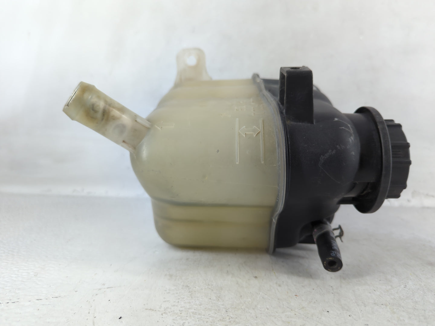 2008-2011 Ford Taurus Radiator Coolant Overflow Expansion Tank Bottle 914422 - Oemusedautoparts1.com