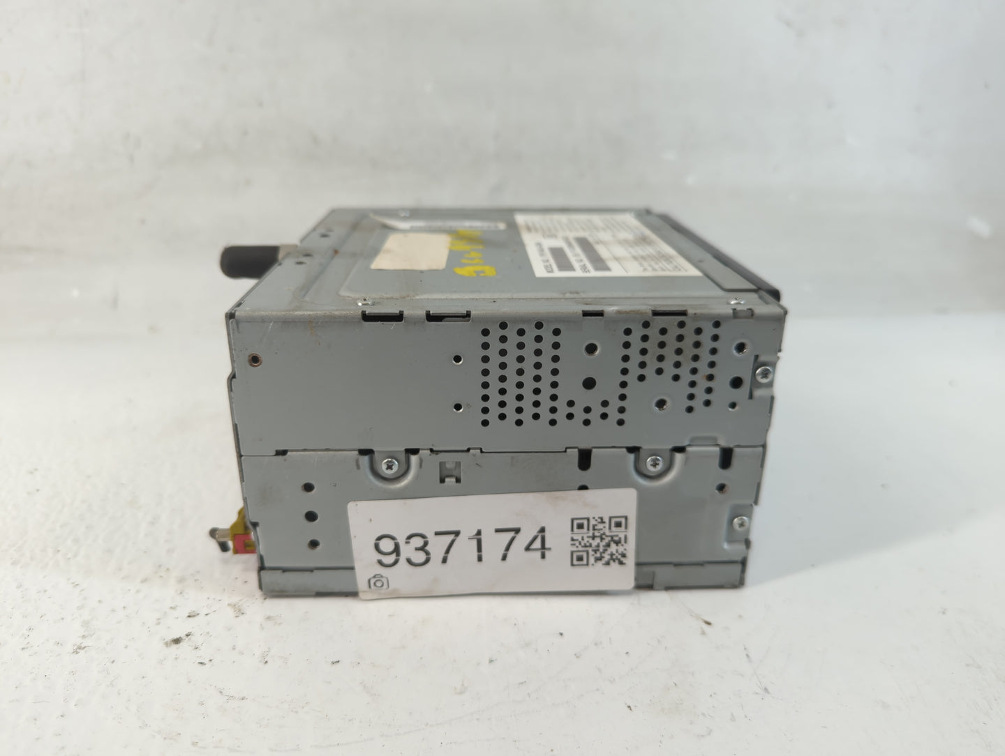 2010 Ford Taurus Radio AM FM Cd Player Receiver Replacement P/N:1PNAU-4204 Fits OEM Used Auto Parts - Oemusedautoparts1.com