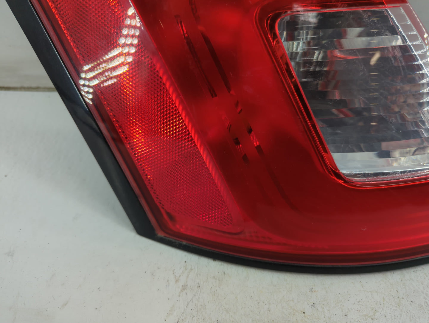 2010-2012 Ford Taurus Tail Light Assembly Passenger Right OEM P/N:AG13-13405-B AG13-13B505-B Fits Fits 2010 2011 2012 OEM Us