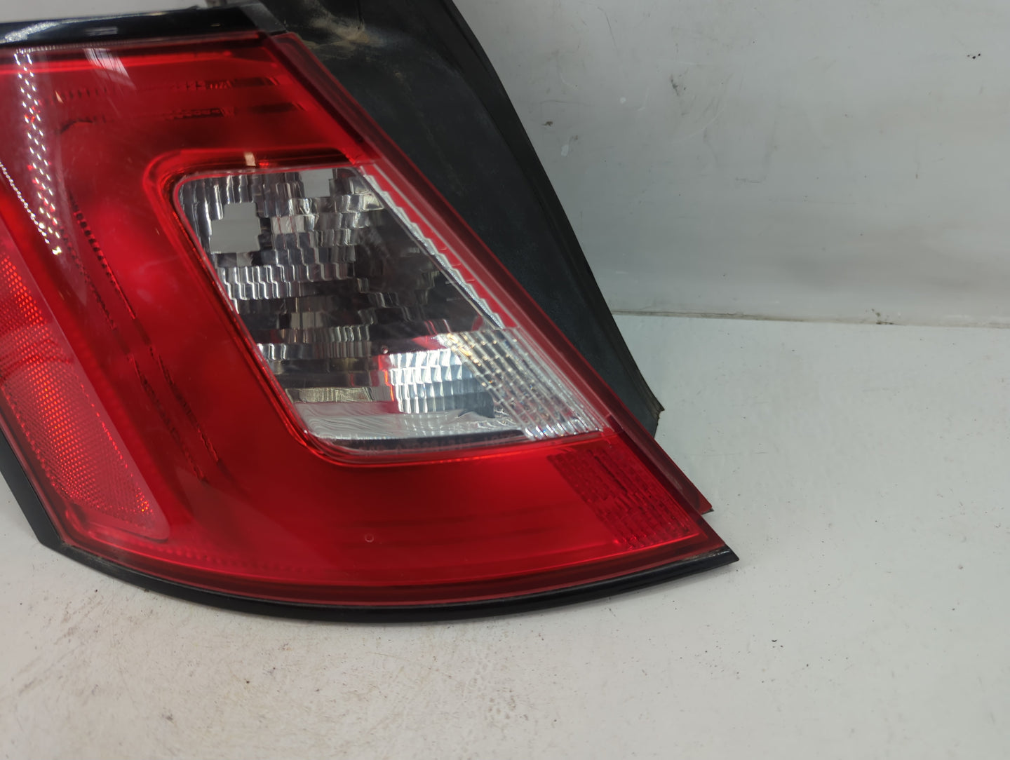 2010-2012 Ford Taurus Tail Light Assembly Passenger Right OEM P/N:AG13-13405-B AG13-13B505-B Fits Fits 2010 2011 2012 OEM Us