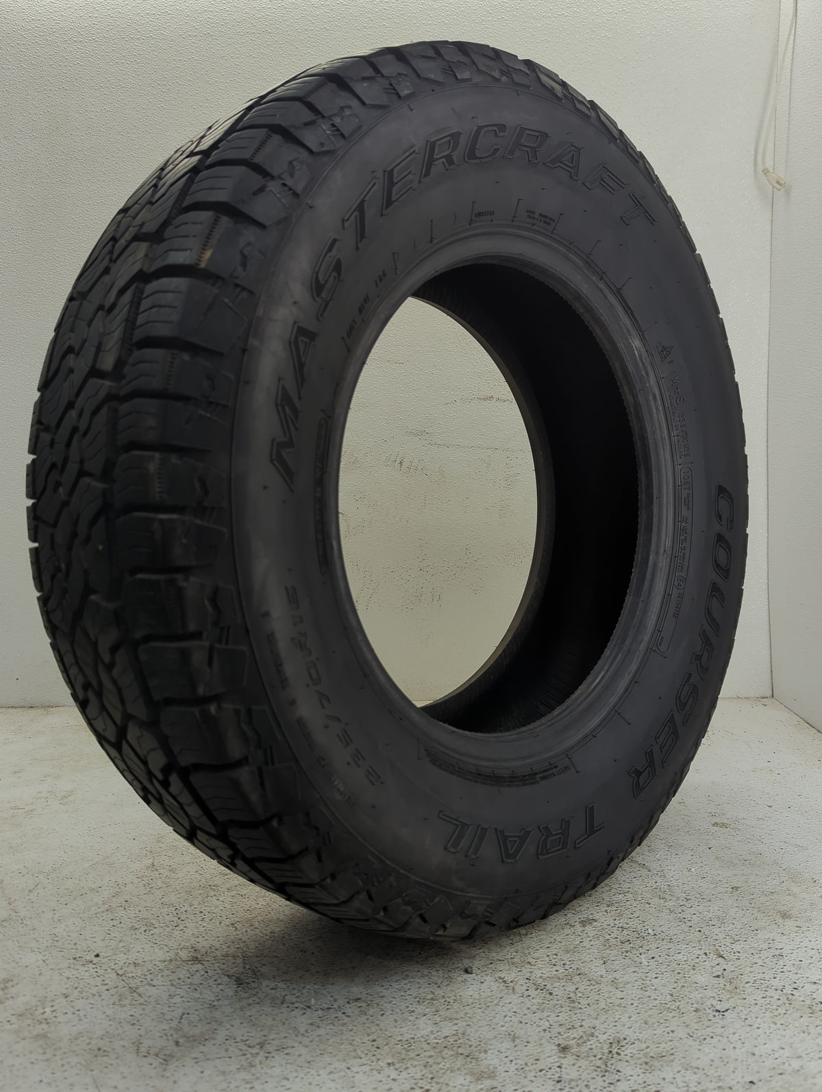 Used Tire 235/70R16 MASTERCRAFT COURSER QUEST 106T - Tread Depth 13/32 - Oemusedautoparts1.com