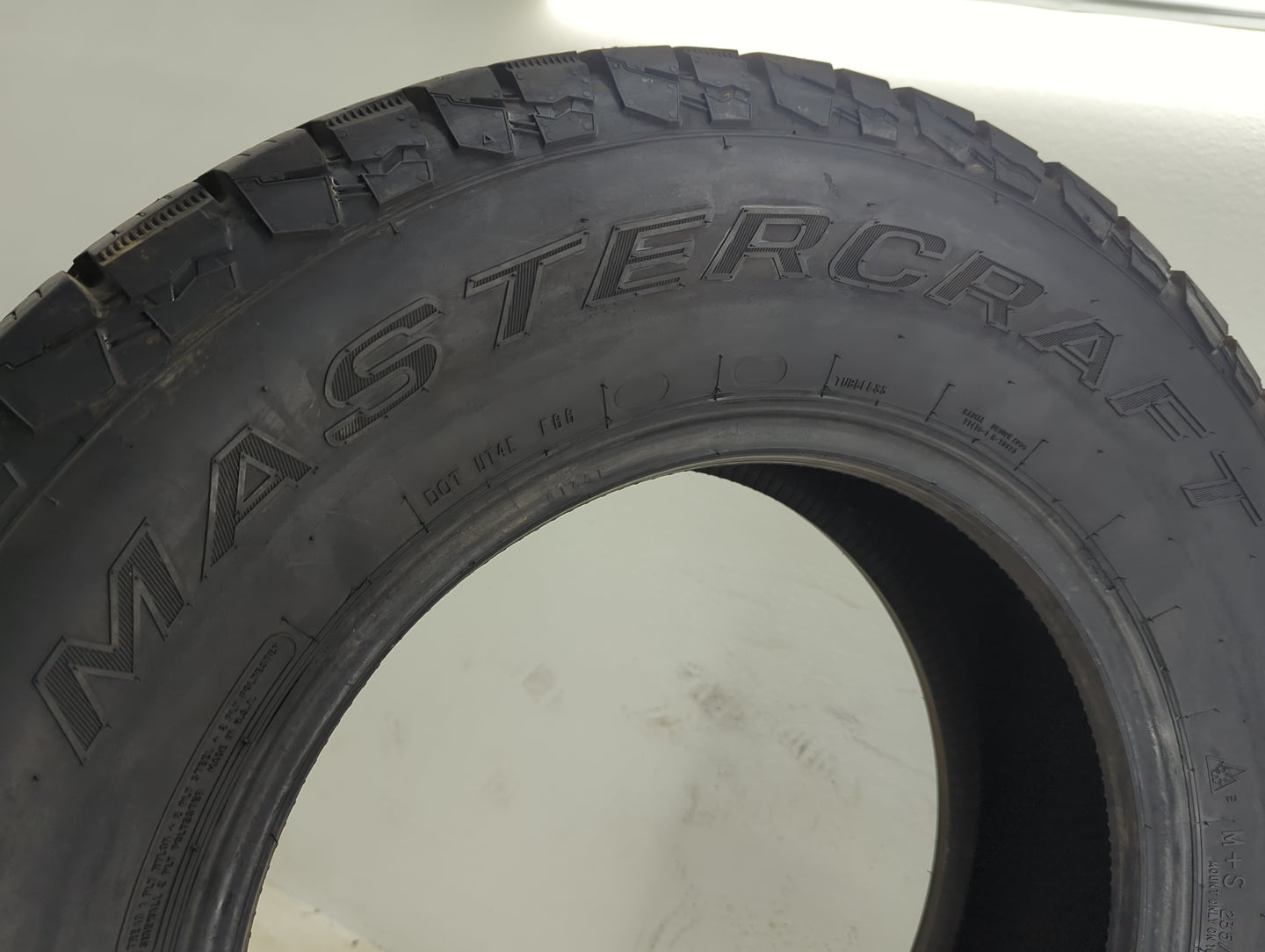 Used Tire 235/70R16 MASTERCRAFT COURSER QUEST 106T - Tread Depth 13/32 - Oemusedautoparts1.com