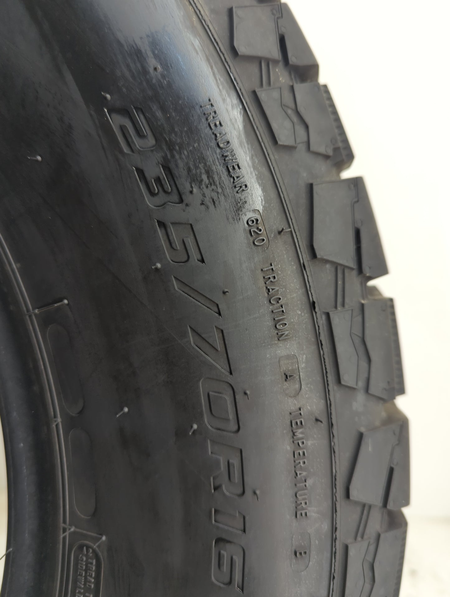 Used Tire 235/70R16 MASTERCRAFT COURSER TRAIL 106T - Tread Depth 11.5/32 - Oemusedautoparts1.com