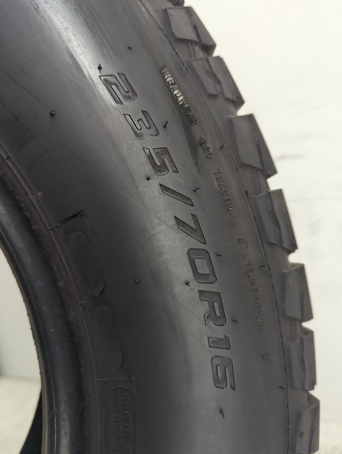 Used Tire 235/70R16 MASTERCRAFT COURSER TRAIL 106T - Tread Depth 11.5/32 - Oemusedautoparts1.com