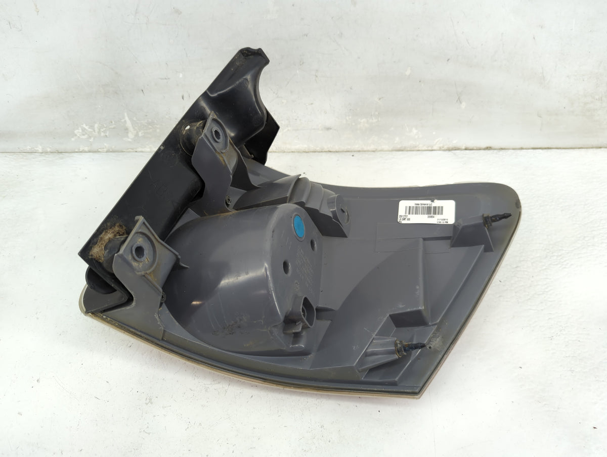 2007-2012 Gmc Acadia Tail Light Assembly Driver Left OEM Fits Fits 2007 2008 2009 2010 2011 2012 OEM Used Auto Parts - Oemus