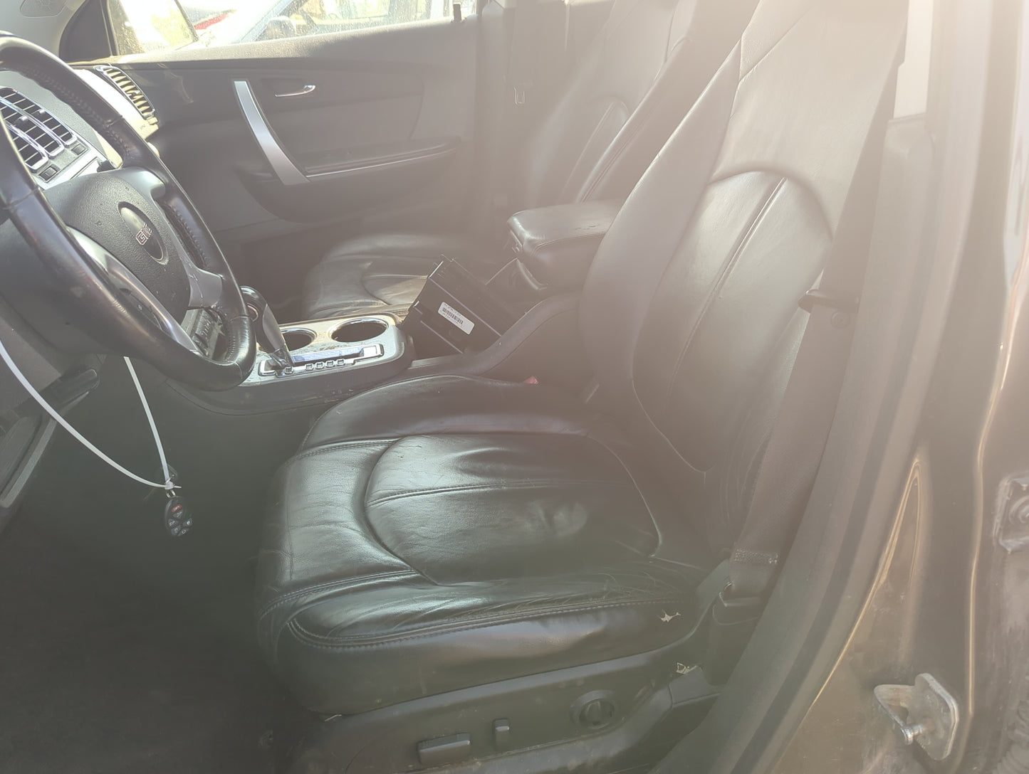 2010-2011 Gmc Acadia Driver Front Seat Oem - Oemusedautoparts1.com