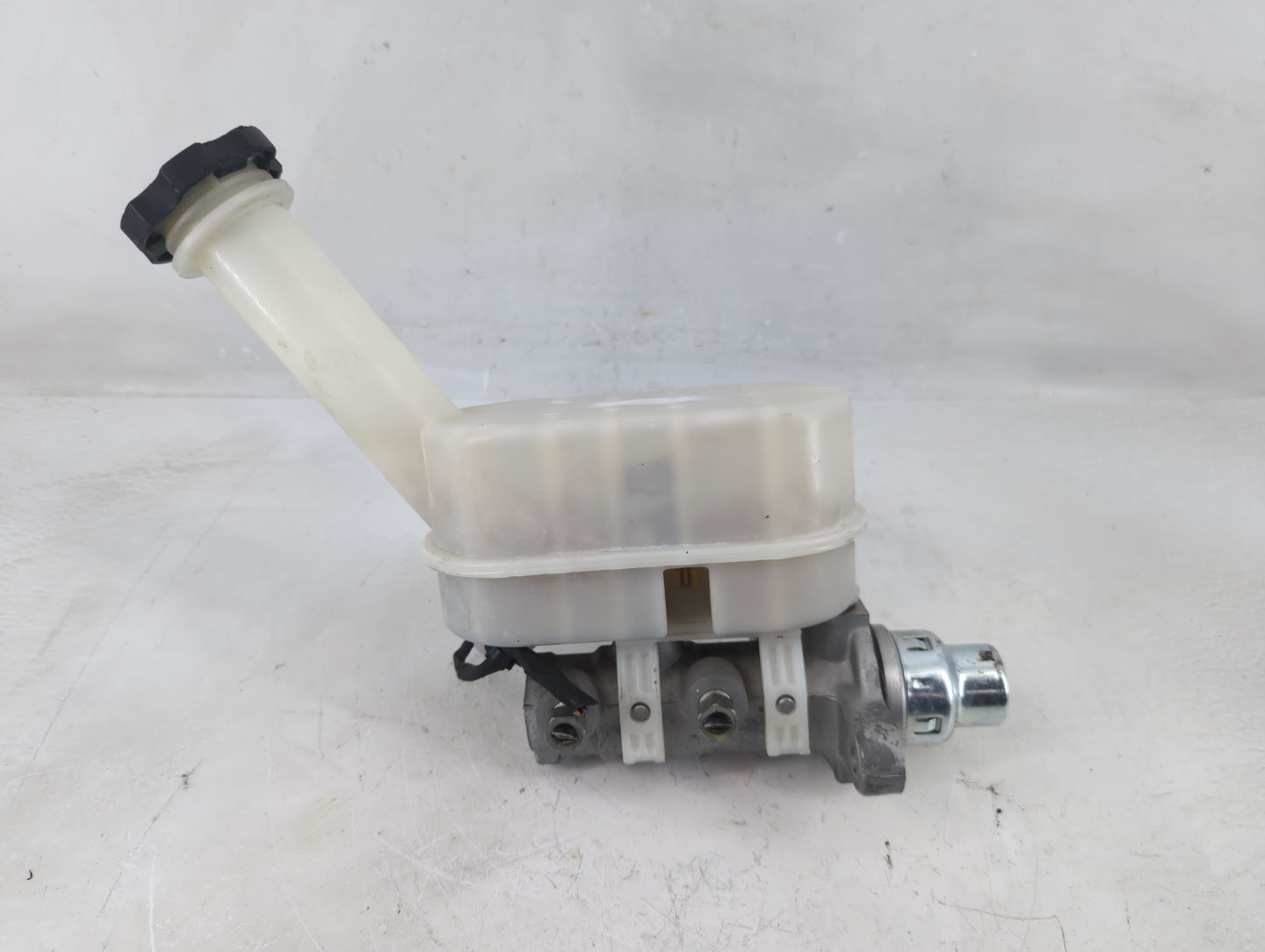 2009-2017 Gmc Acadia Brake Master Cylinder - Oemusedautoparts1.com