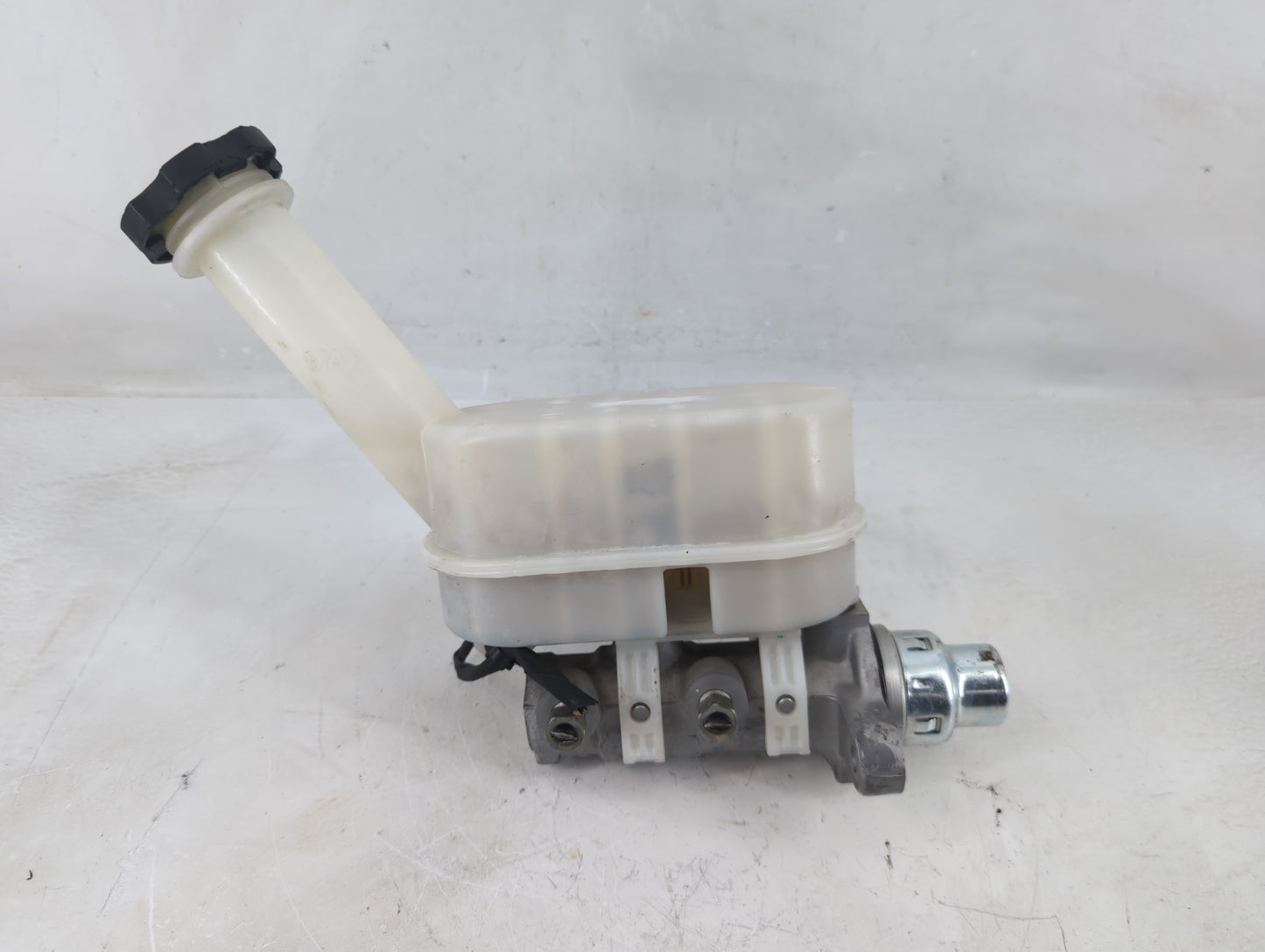 2009-2017 Gmc Acadia Brake Master Cylinder - Oemusedautoparts1.com