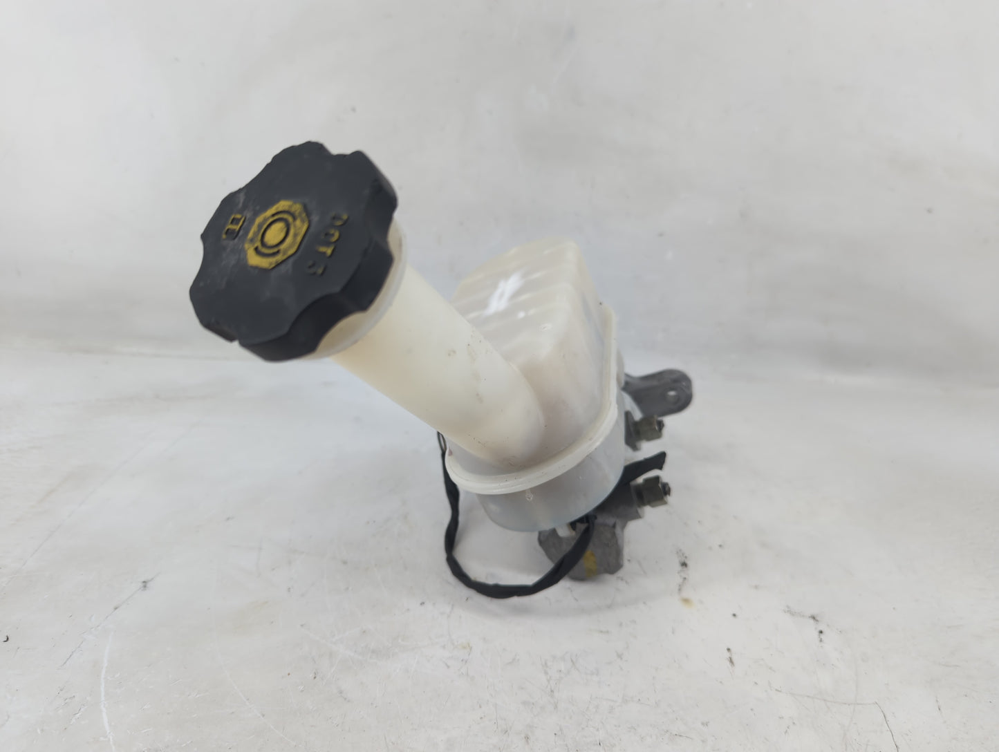 2009-2017 Gmc Acadia Brake Master Cylinder - Oemusedautoparts1.com