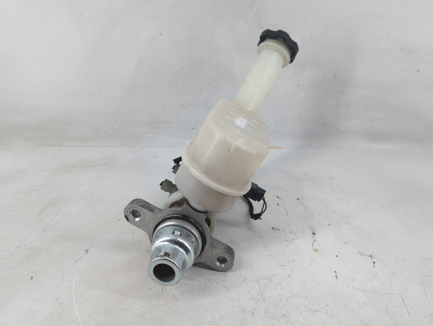 2009-2017 Gmc Acadia Brake Master Cylinder - Oemusedautoparts1.com