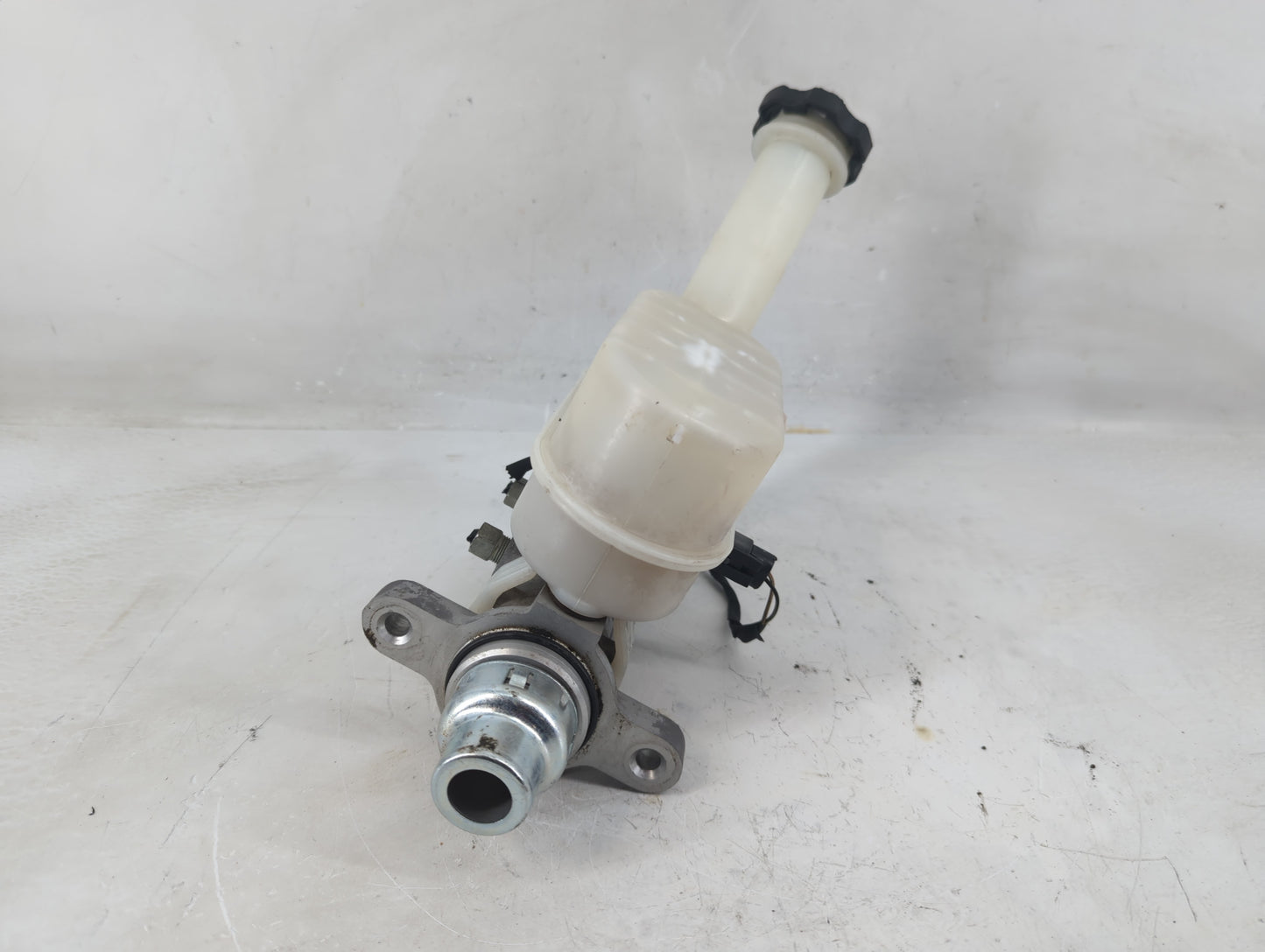 2009-2017 Gmc Acadia Brake Master Cylinder - Oemusedautoparts1.com