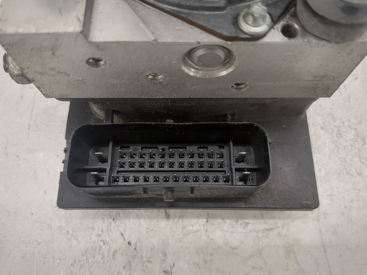 2008-2011 Gmc Acadia ABS Pump Control Module Replacement Fits Fits 2008 2009 2010 2011 OEM Used Auto Parts - Oemusedautopart