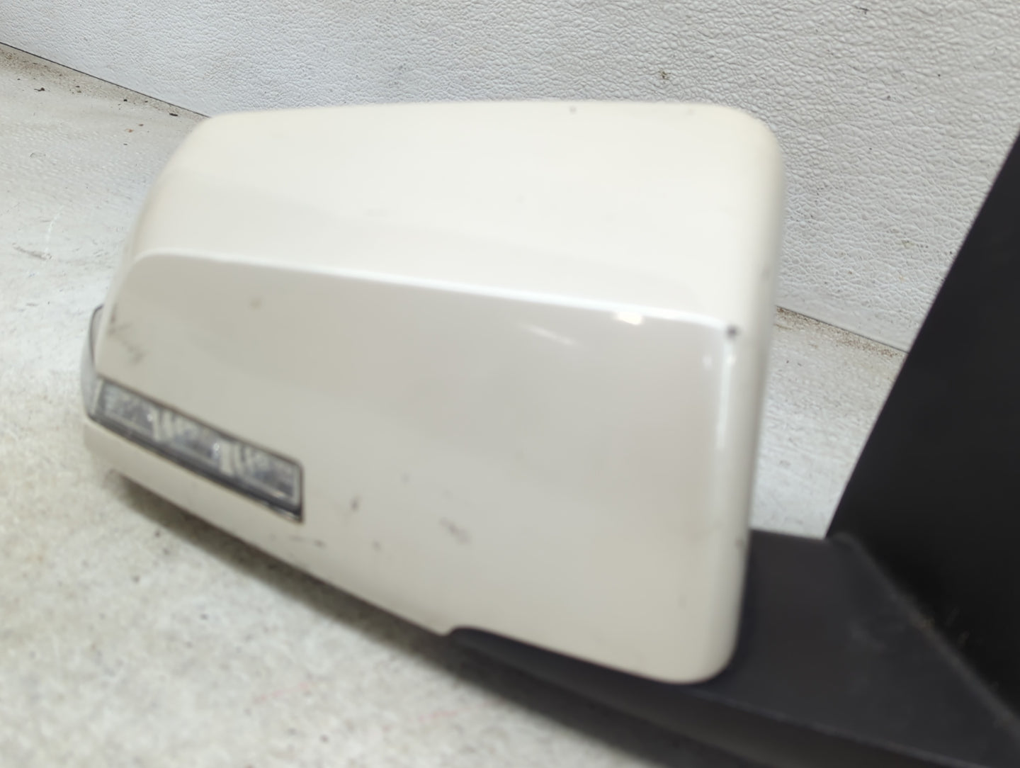 2009-2012 Gmc Acadia Passenger Side View Mirror - Right Door Mirror OEM Used - Oemusedautoparts1.com