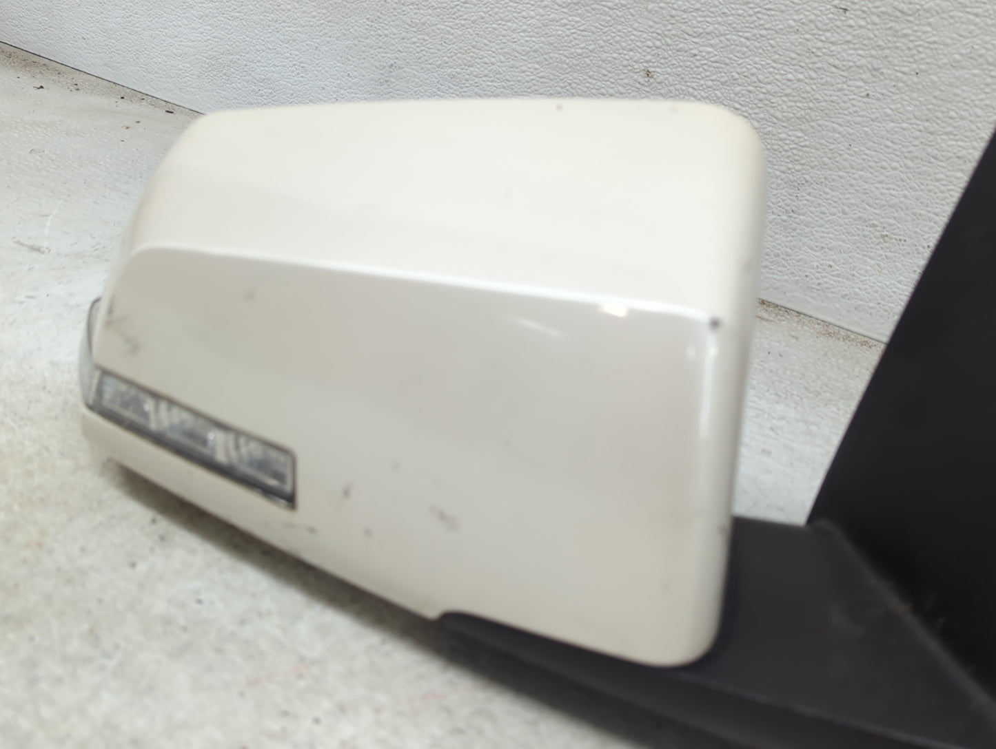 2009-2012 Gmc Acadia Passenger Side View Mirror - Right Door Mirror OEM Used - Oemusedautoparts1.com