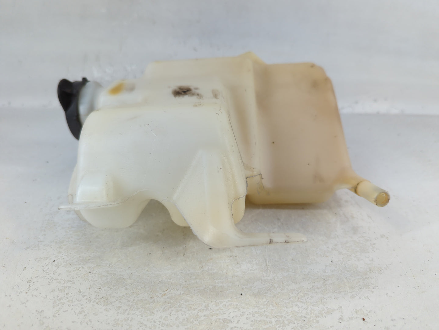 2010-2017 Gmc Acadia Windshield Washer Fluid Reservoir Bottle Oem - Oemusedautoparts1.com