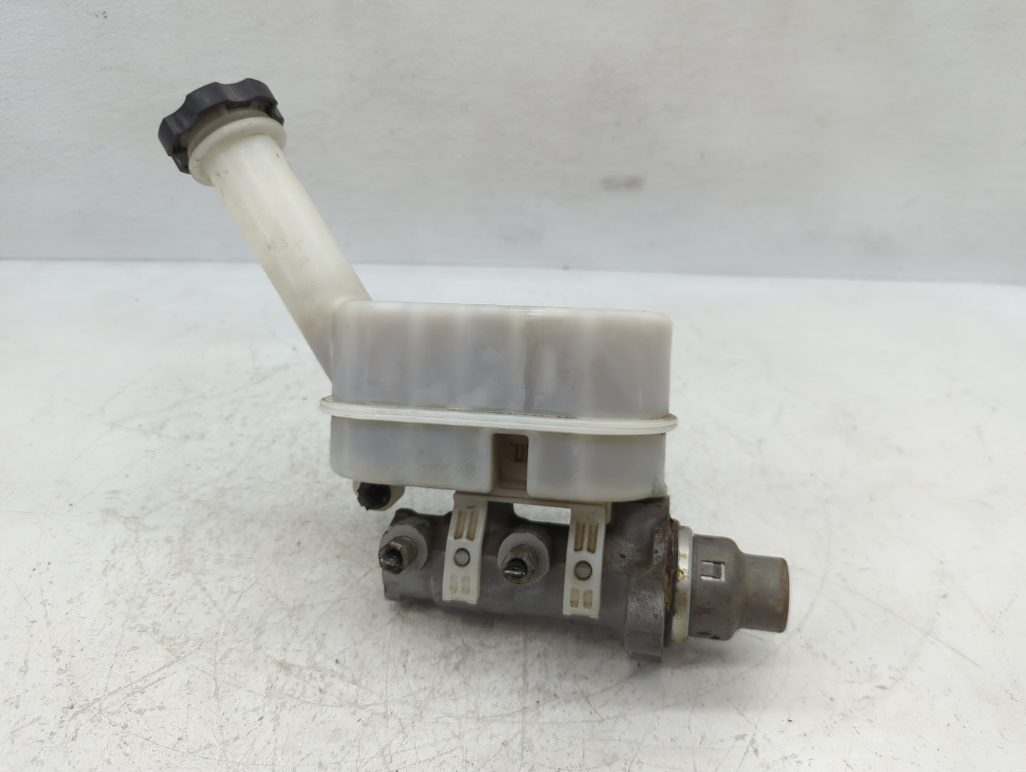 2009-2017 Gmc Acadia Brake Master Cylinder - Oemusedautoparts1.com