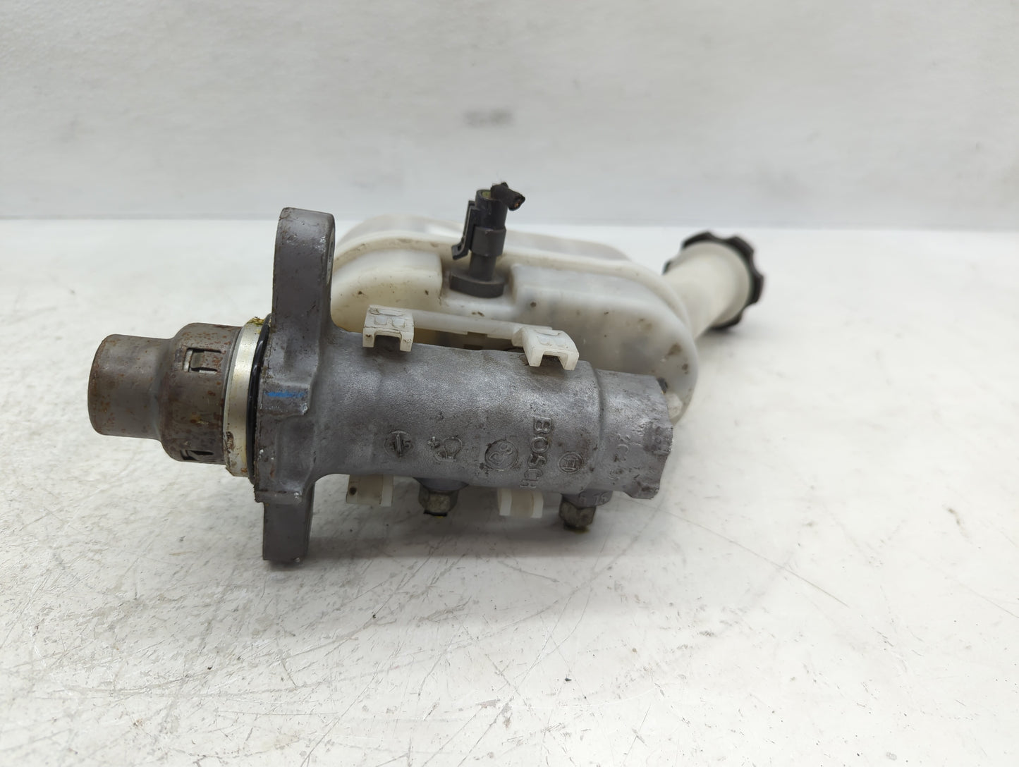 2009-2017 Gmc Acadia Brake Master Cylinder 864877 - Oemusedautoparts1.com