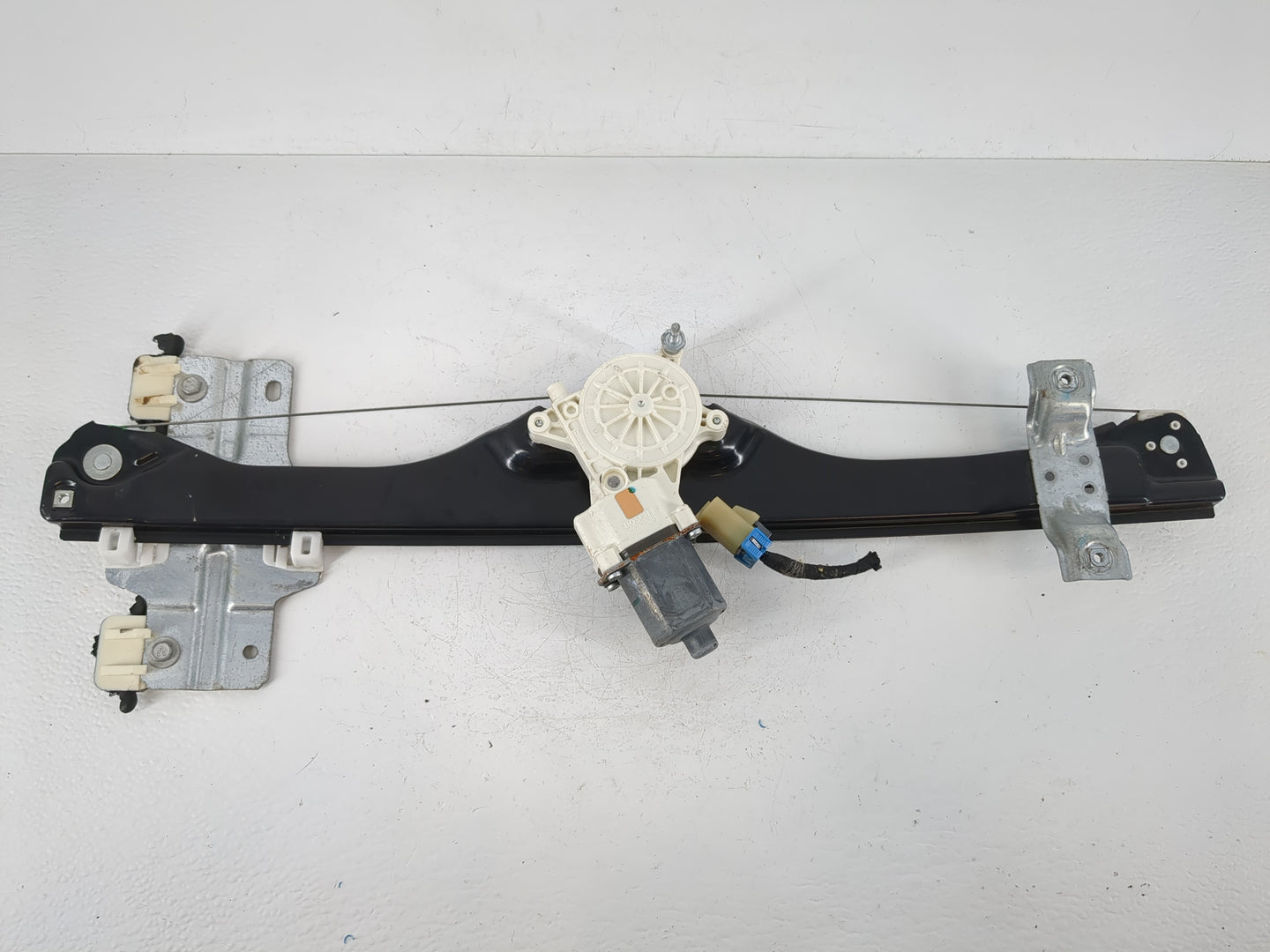 2007-2012 Gmc Acadia Used Driver Left Front Window Regulator - Oemusedautoparts1.com