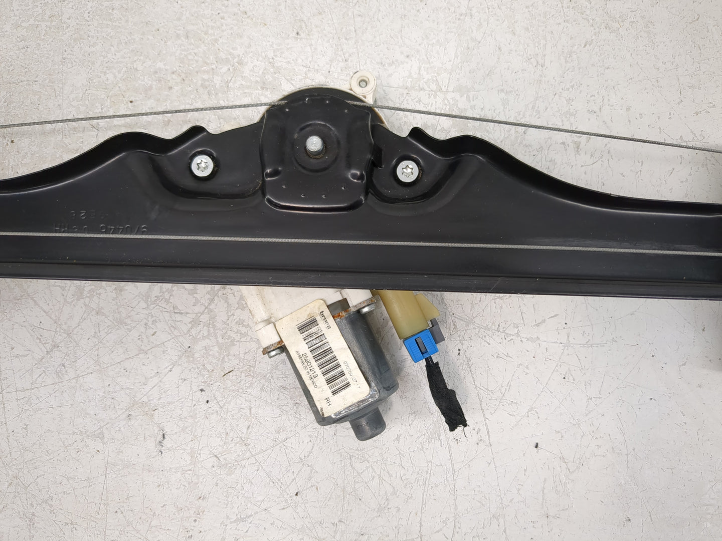 2009-2012 Gmc Acadia Used Window Regulator Passenger Front - Oemusedautoparts1.com