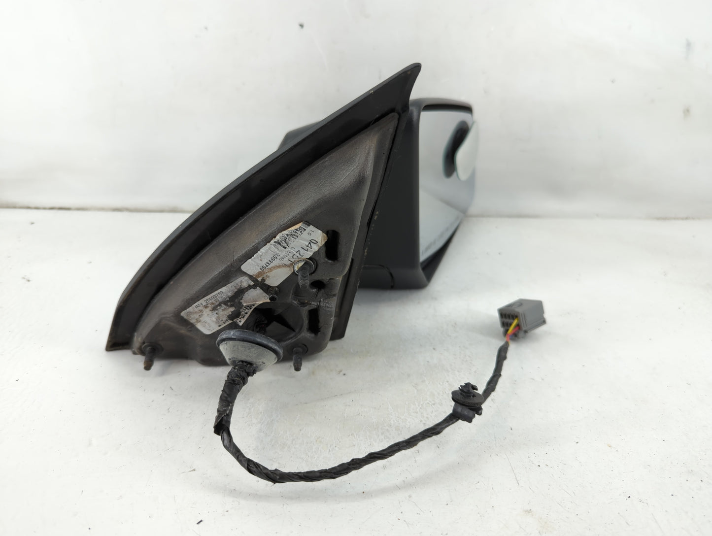 2010 Gmc Acadia Passenger Right Side View Manual Door Mirror Black - Oemusedautoparts1.com