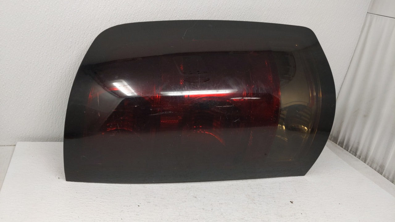 2009-2014 Gmc Sierra Tail Light Assembly Passenger Right OEM P/N:400168 011 A1 Fits Fits 2009 2010 2011 2012 2013 2014 OEM U