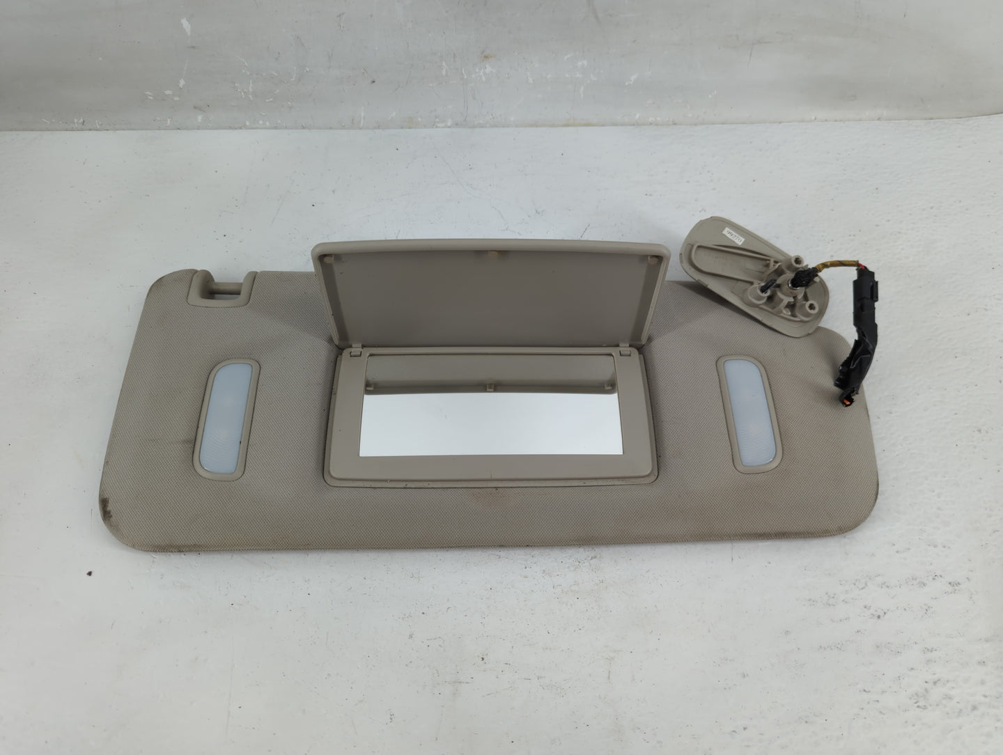 2007-2013 Gmc Sierra 1500 Sun Visor Shade Replacement Passenger Right Mirror Fits Fits 2007 2008 2009 2010 2011 2012 2013 20