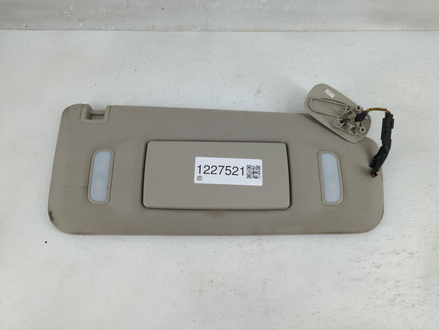 2007-2013 Gmc Sierra 1500 Sun Visor Shade Replacement Passenger Right Mirror Fits Fits 2007 2008 2009 2010 2011 2012 2013 20