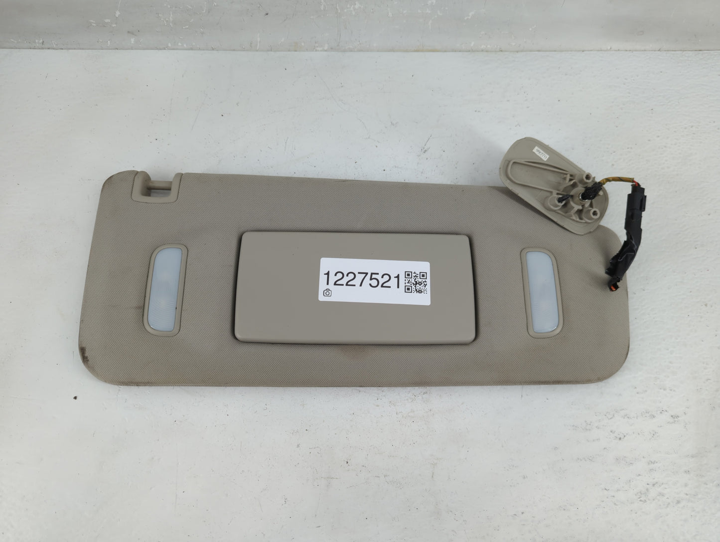 2007-2013 Gmc Sierra 1500 Sun Visor Shade Replacement Passenger Right Mirror Fits Fits 2007 2008 2009 2010 2011 2012 2013 20