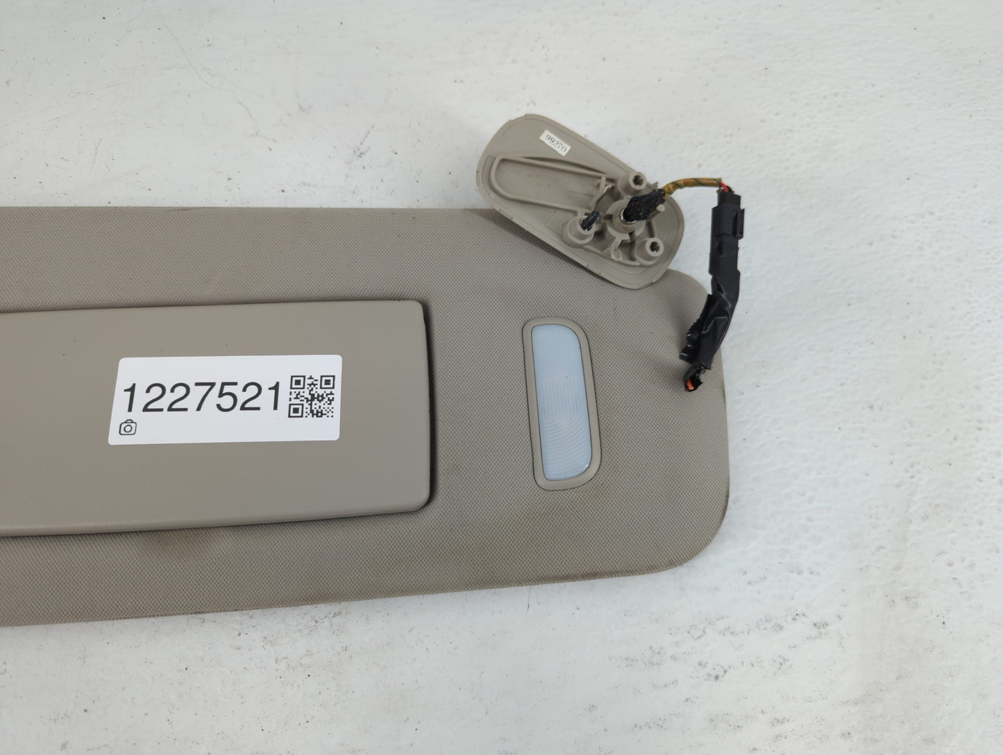 2007-2013 Gmc Sierra 1500 Sun Visor Shade Replacement Passenger Right Mirror Fits Fits 2007 2008 2009 2010 2011 2012 2013 20