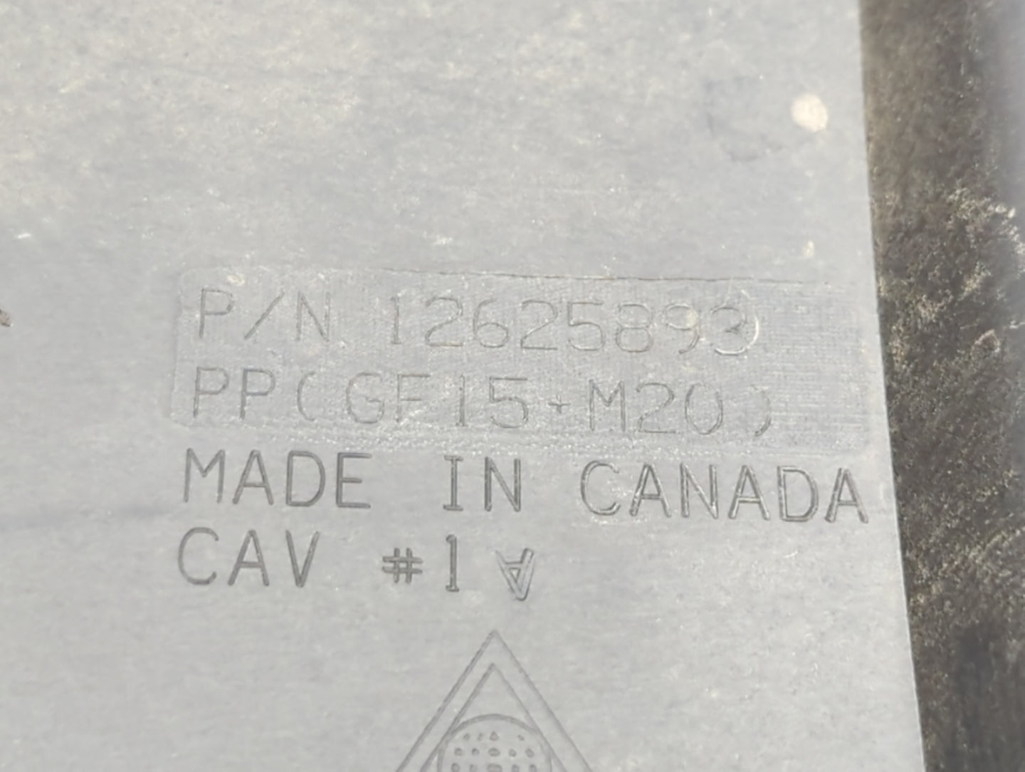 2010 Gmc Sierra 1500 Engine Cover Black - Oemusedautoparts1.com