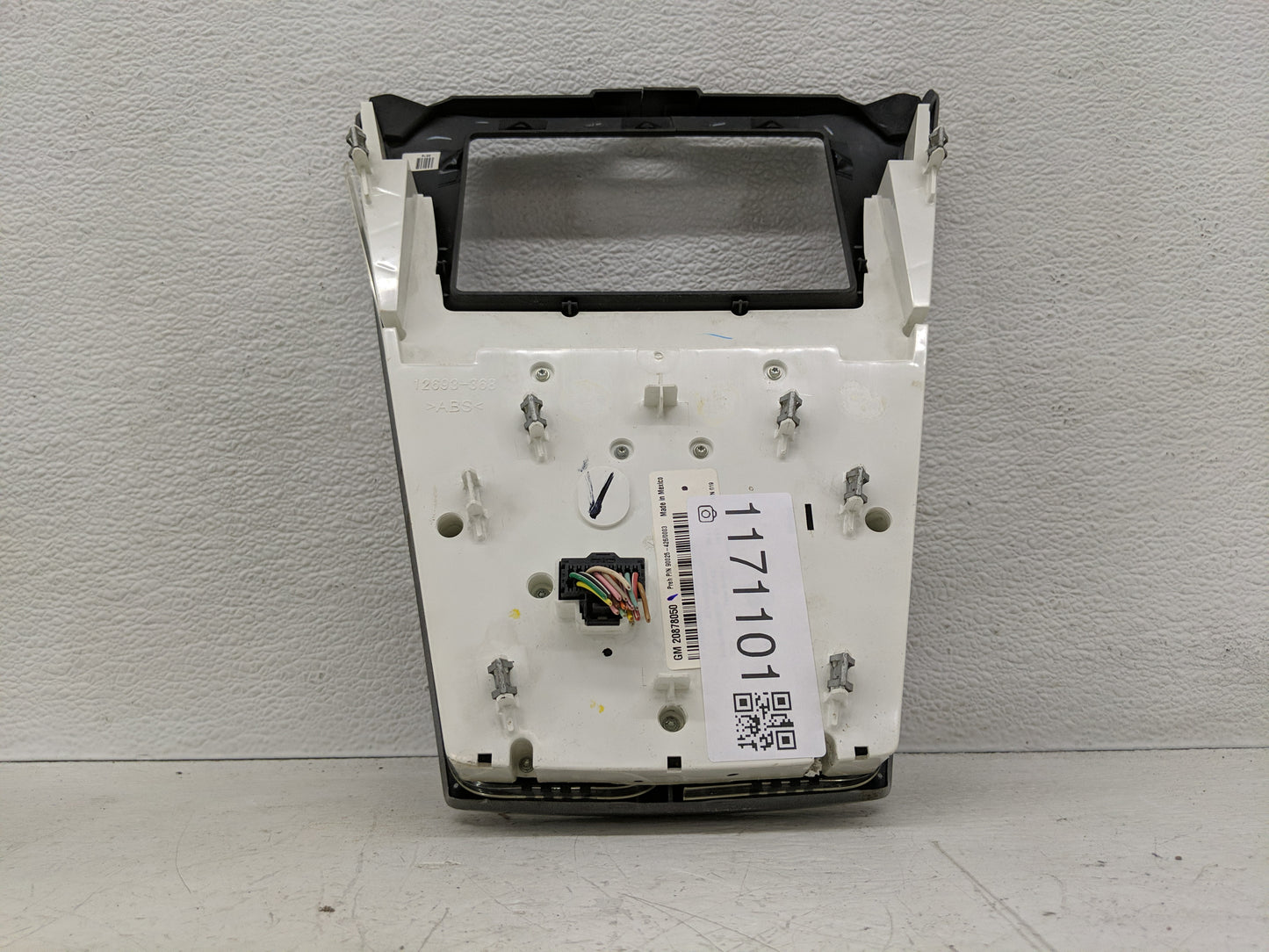 2010-2011 Gmc Terrain Radio AM FM Cd Player Receiver Replacement P/N:20878050 Fits Fits 2010 2011 OEM Used Auto Parts - Oemu