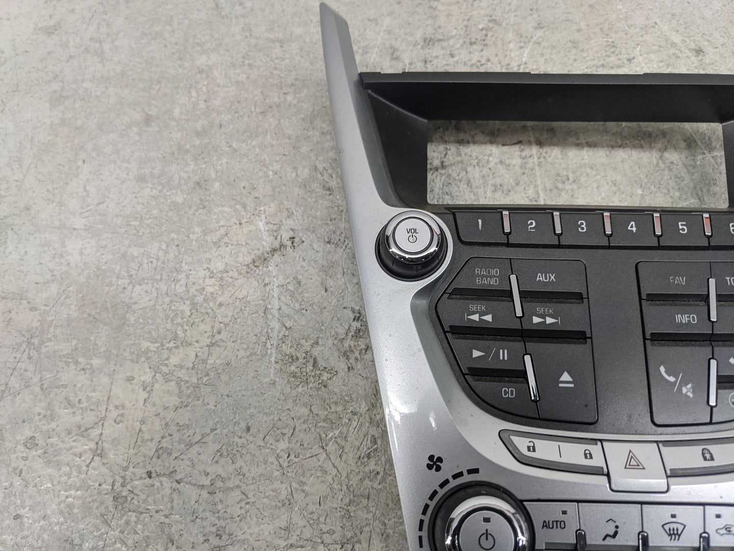 2010-2010 Gmc Terrain Radio Control Panel - Oemusedautoparts1.com