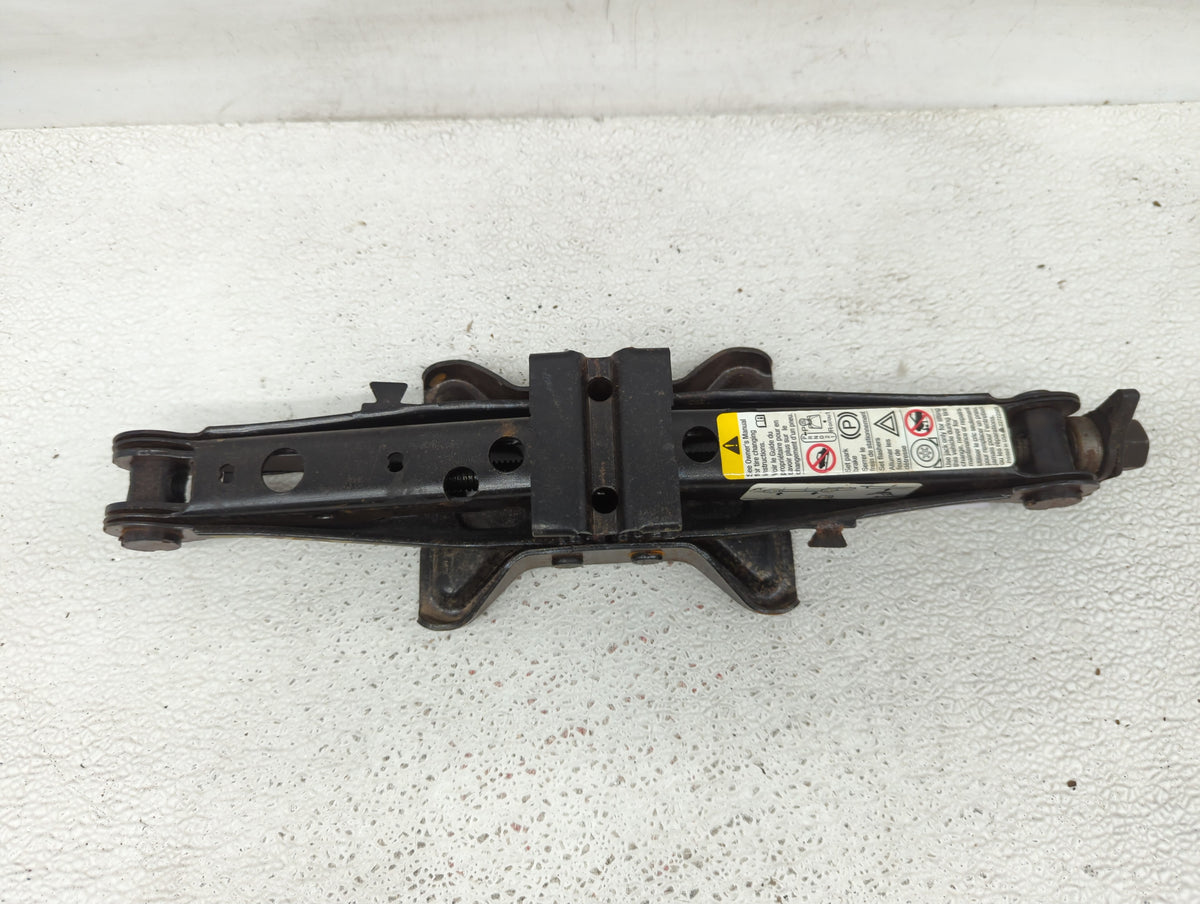 2010 Gmc Terrain Spare Scissor Car Jack - Oemusedautoparts1.com