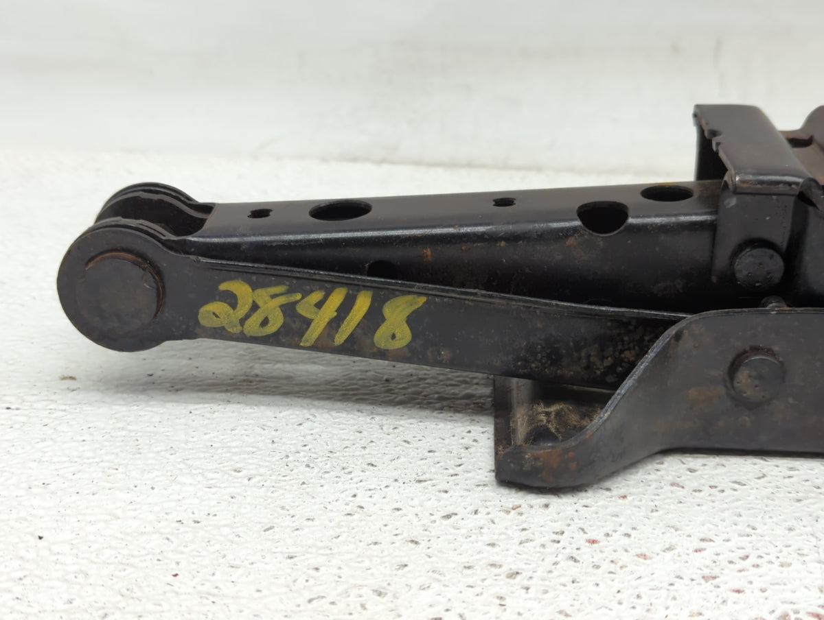 2010 Gmc Terrain Spare Scissor Car Jack - Oemusedautoparts1.com
