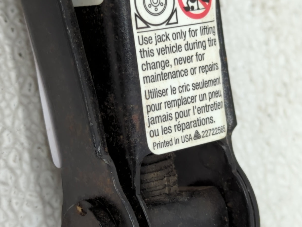 2010 Gmc Terrain Spare Scissor Car Jack - Oemusedautoparts1.com