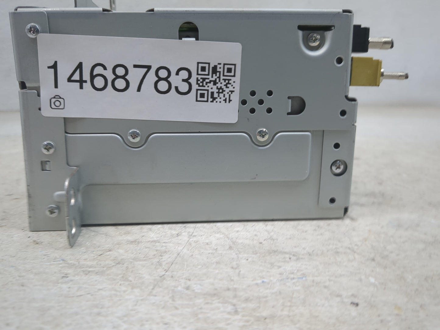 2010 Gmc Terrain Radio AM FM Cd Player Receiver Replacement P/N:20854719 Fits OEM Used Auto Parts - Oemusedautoparts1.com