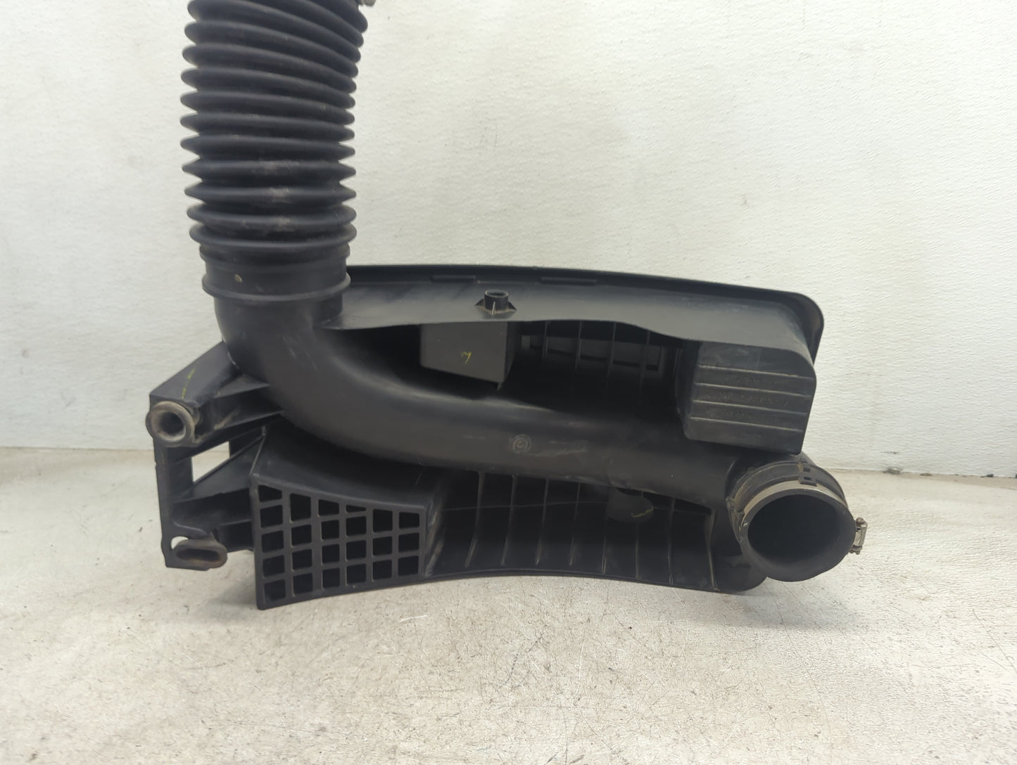 2010-2011 Gmc Terrain Air Cleaner Intake-duct Hose Tube 1480419 - Oemusedautoparts1.com