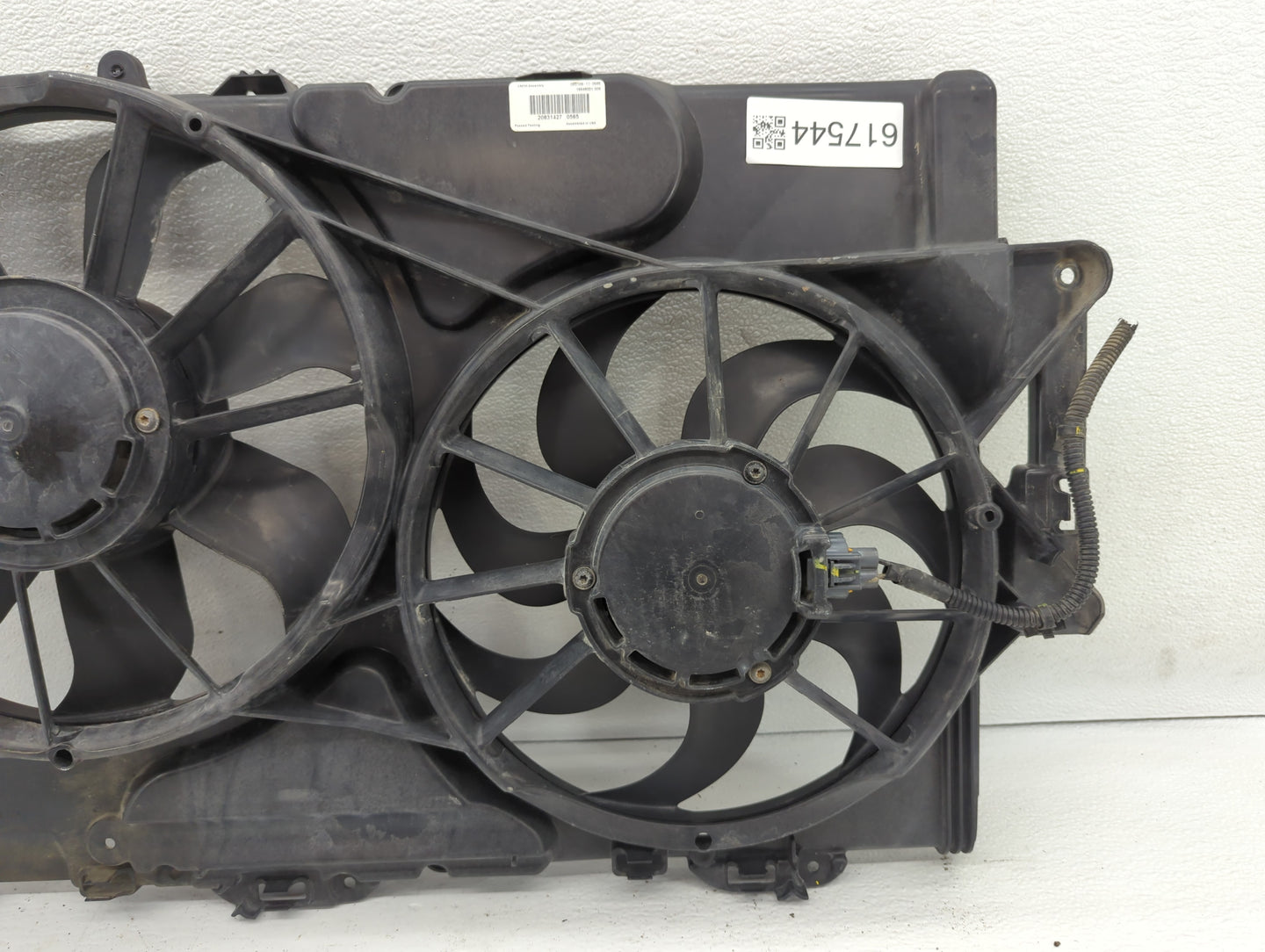 2010-2012 Gmc Terrain Left Radiator Fan Motor Assembly - Oemusedautoparts1.com