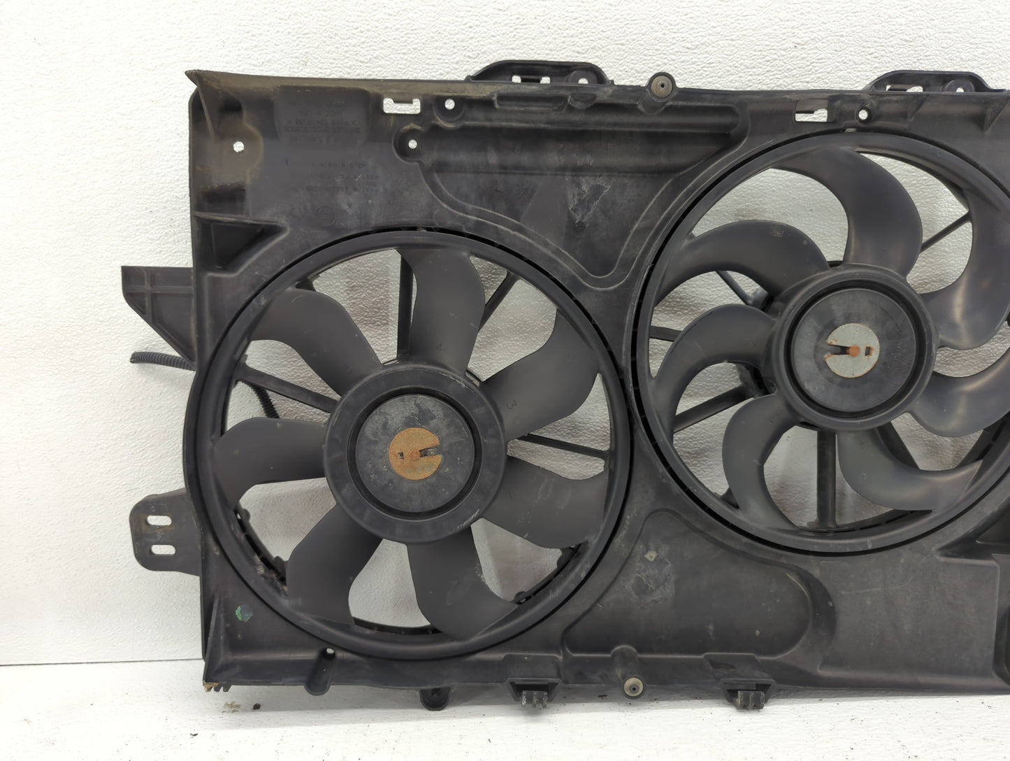 2010-2012 Gmc Terrain Left Radiator Fan Motor Assembly - Oemusedautoparts1.com