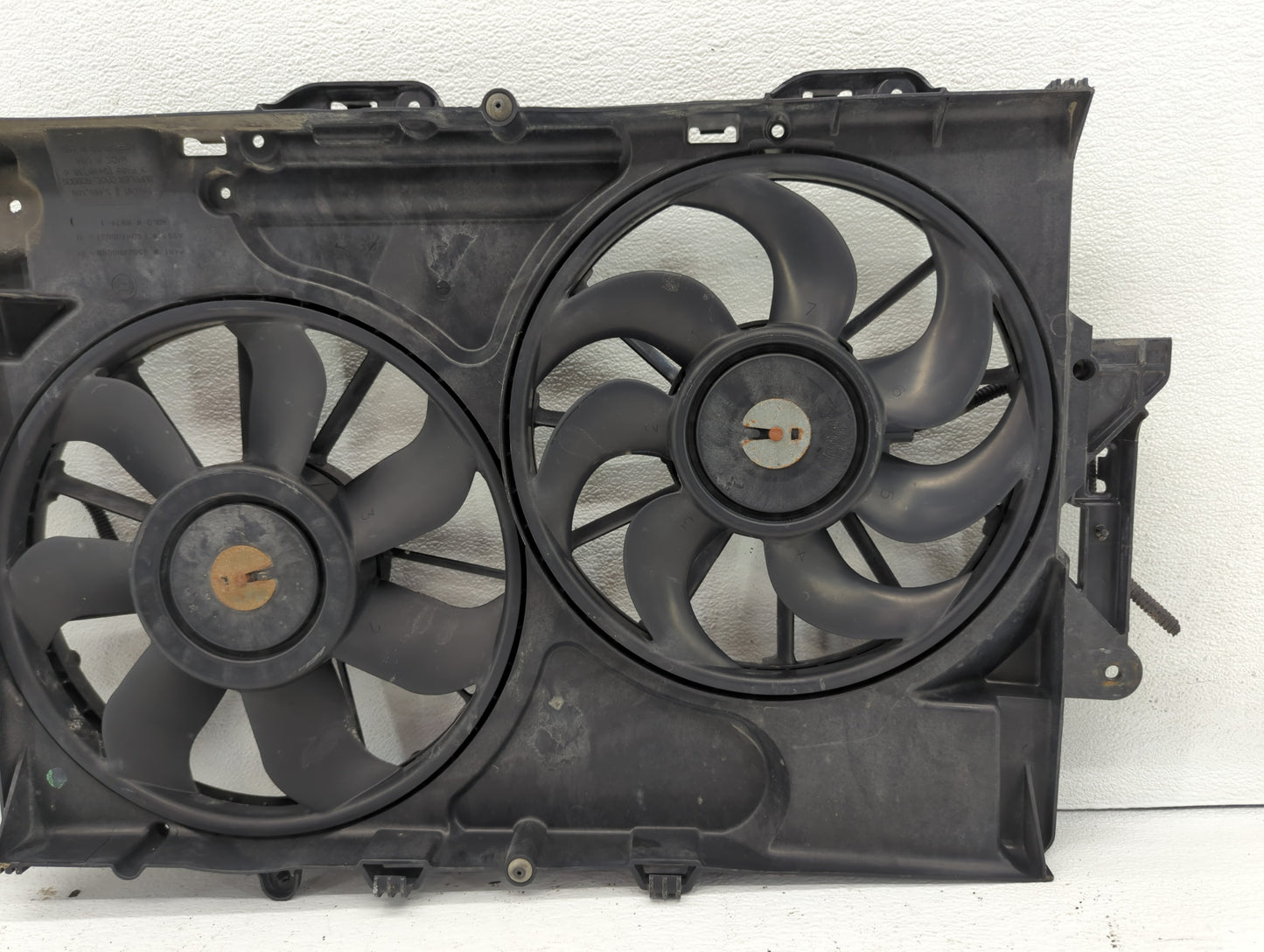 2010-2012 Gmc Terrain Left Radiator Fan Motor Assembly - Oemusedautoparts1.com