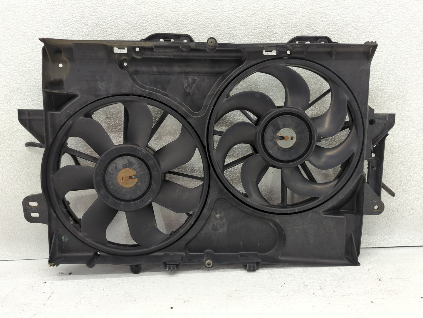 2010-2012 Gmc Terrain Left Radiator Fan Motor Assembly - Oemusedautoparts1.com