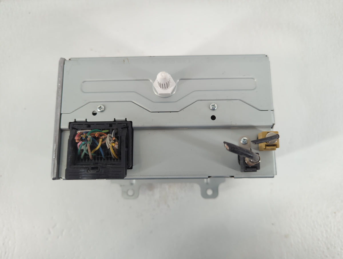 2010-2010 Gmc Terrain Am Fm Cd Player Radio Receiver 748123 - Oemusedautoparts1.com