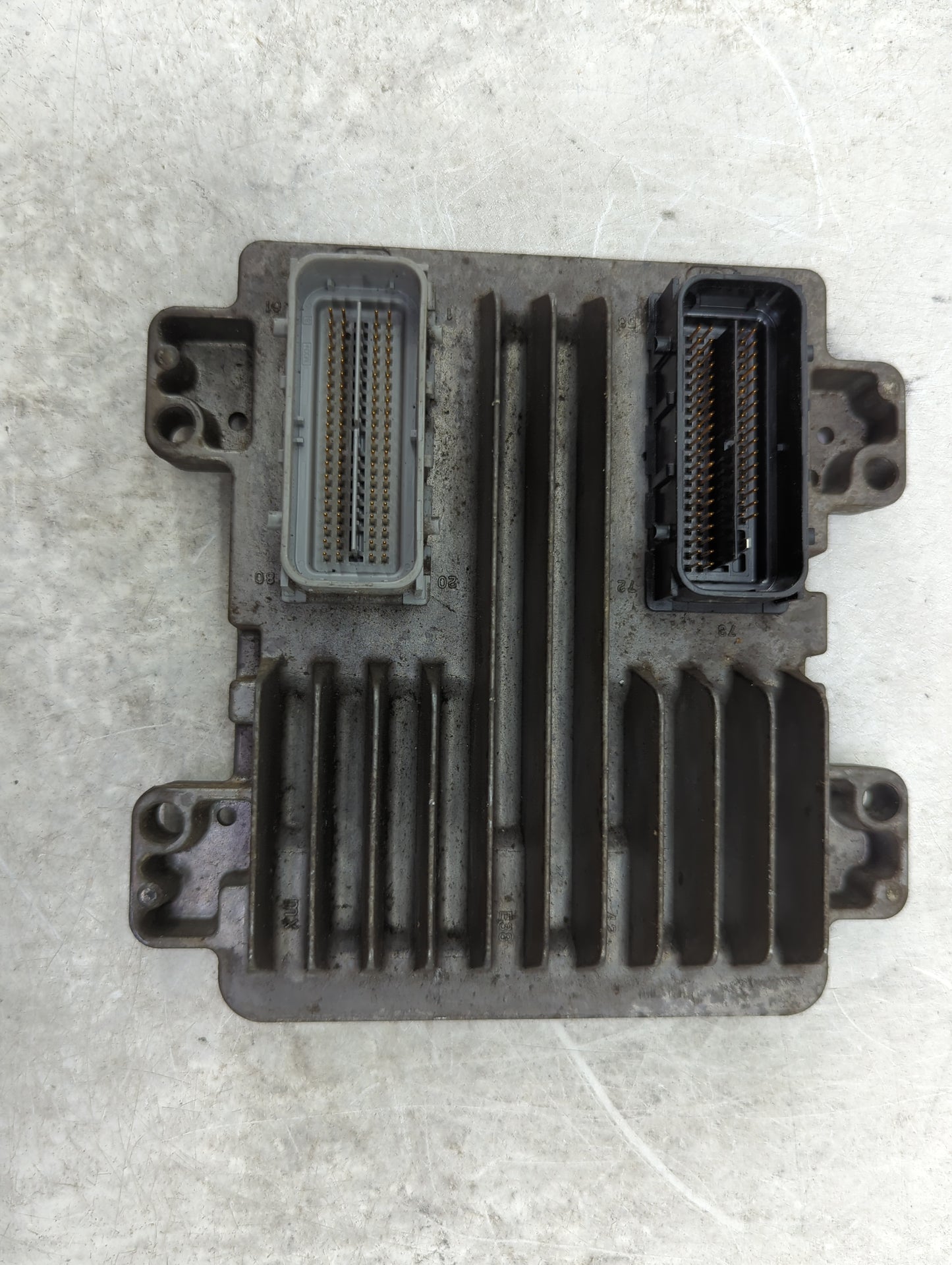 2010 Gmc Yukon PCM Engine Control Computer ECU ECM PCU OEM P/N:12636004 12633238, 86AAKYK201182S3P Fits OEM Used Auto Parts 