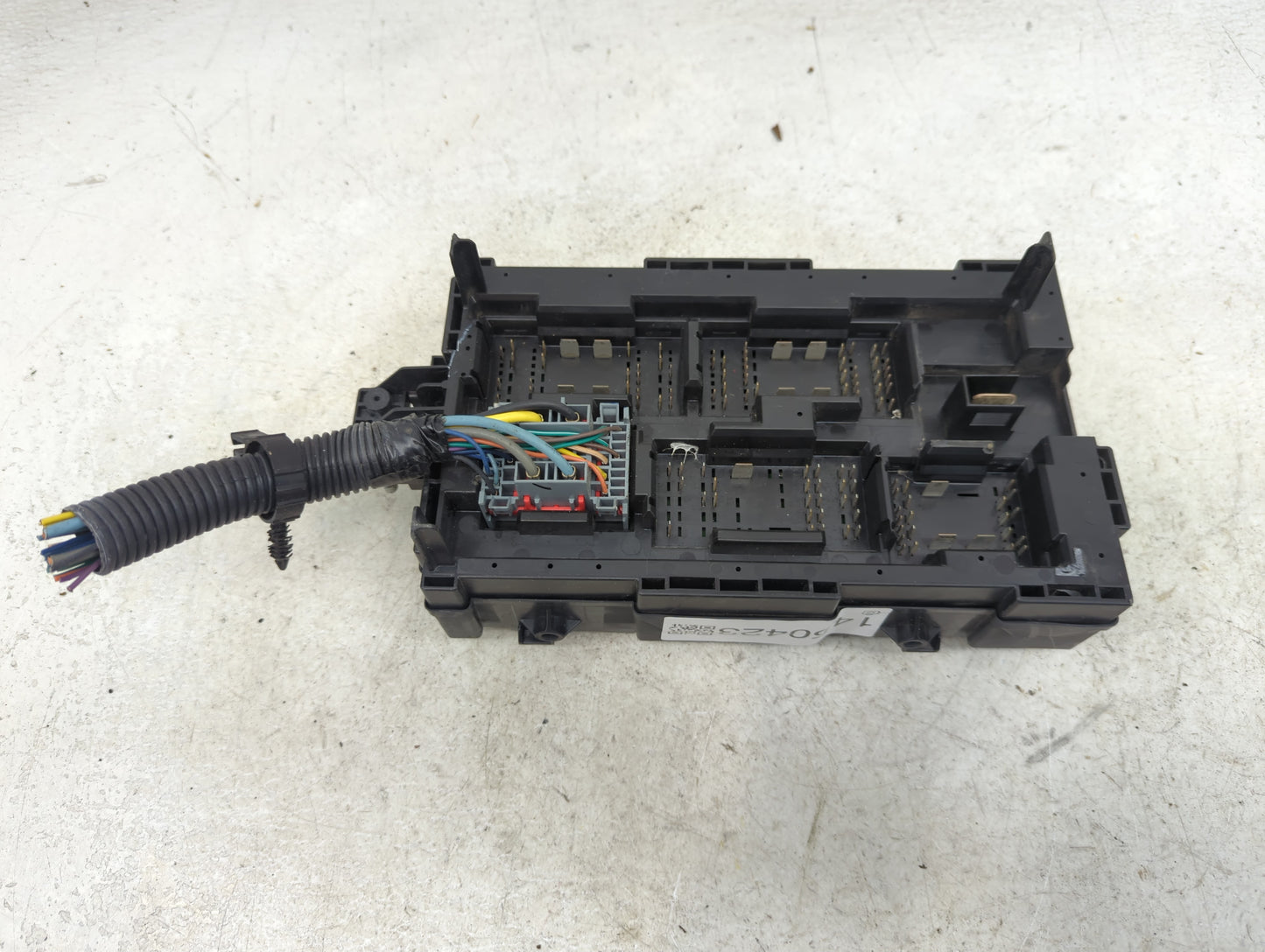 2010-2014 Gmc Yukon Fusebox Fuse Box Panel Relay Module P/N:25441368_01 3569-01 Fits Fits 2010 2011 2012 2013 2014 OEM Used 