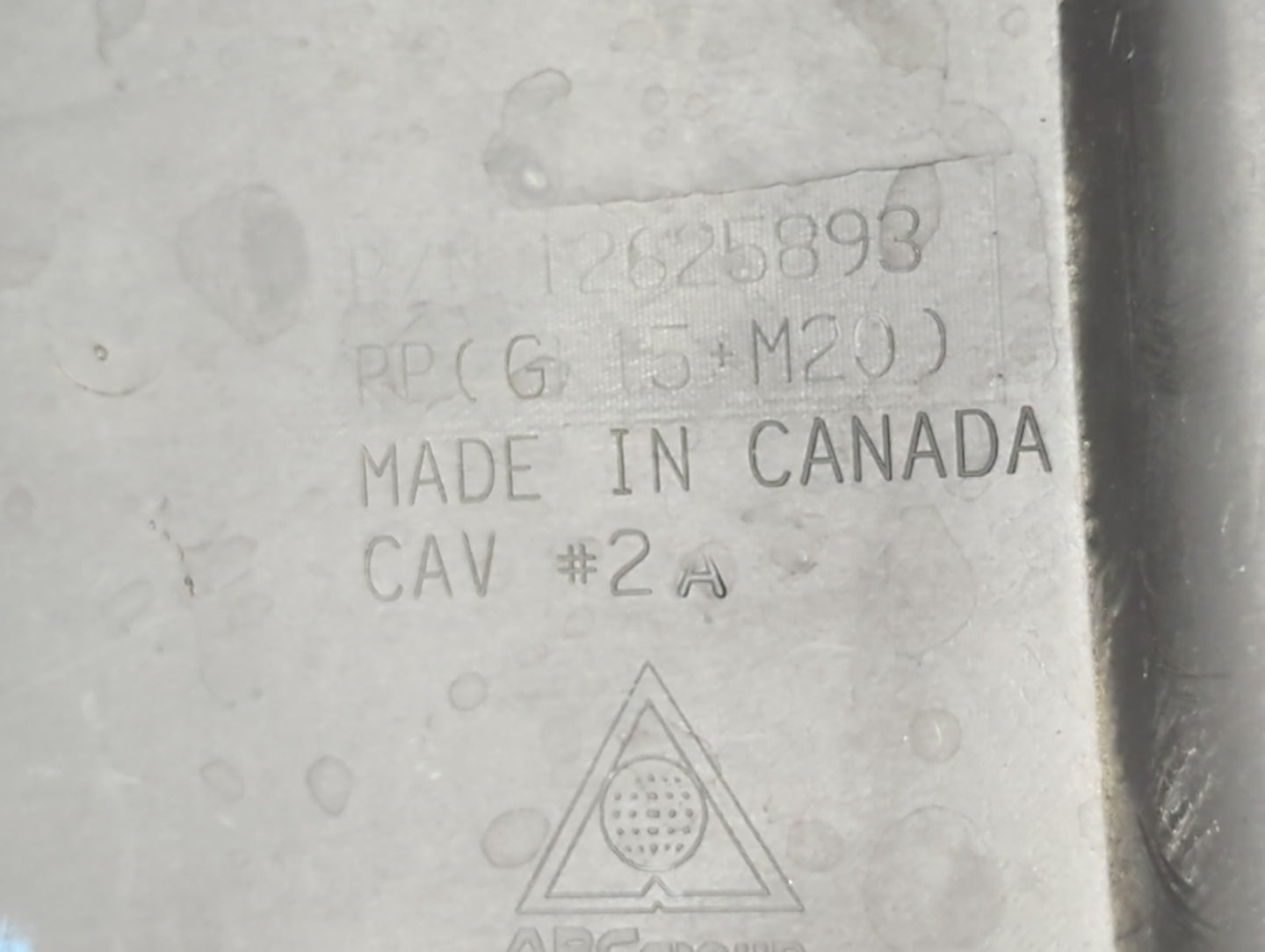 2010 Gmc Yukon Engine Cover - Oemusedautoparts1.com