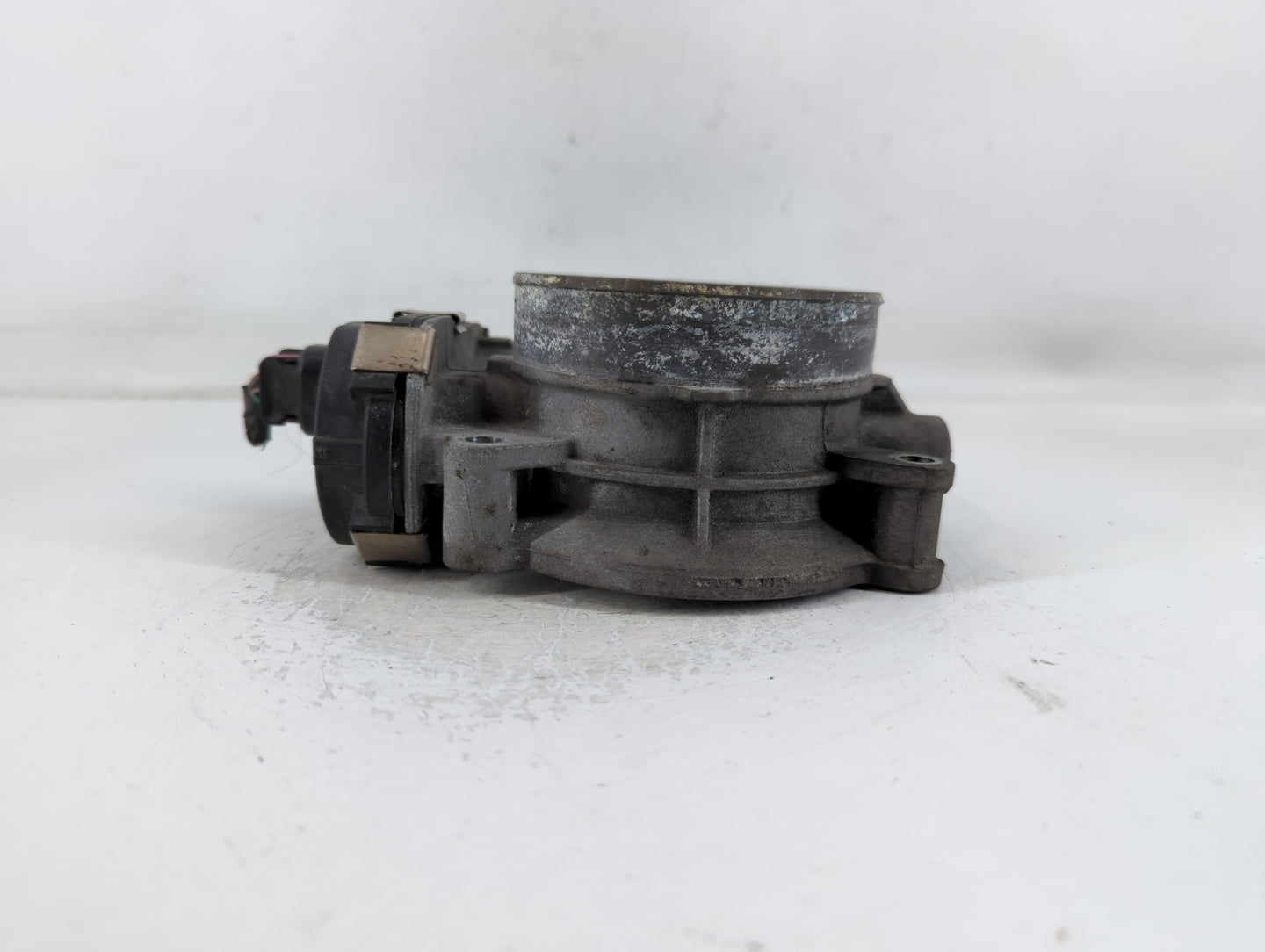 2009-2014 Gmc Yukon Xl Throttle Body P/N:RME87-3C9992 Fits Fits 2009 2010 2011 2012 2013 2014 2015 OEM Used Auto Parts - Oem
