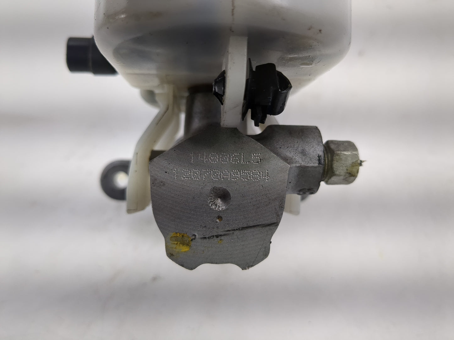 2008-2012 Honda Accord Brake Master Cylinder 1220753 - Oemusedautoparts1.com