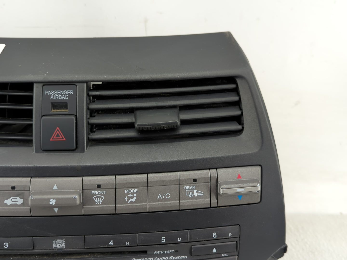 2010-2012 Honda Accord Radio AM FM Cd Player Receiver Replacement P/N:39100-TE0-L621-M1 Fits Fits 2010 2011 2012 OEM Used Au