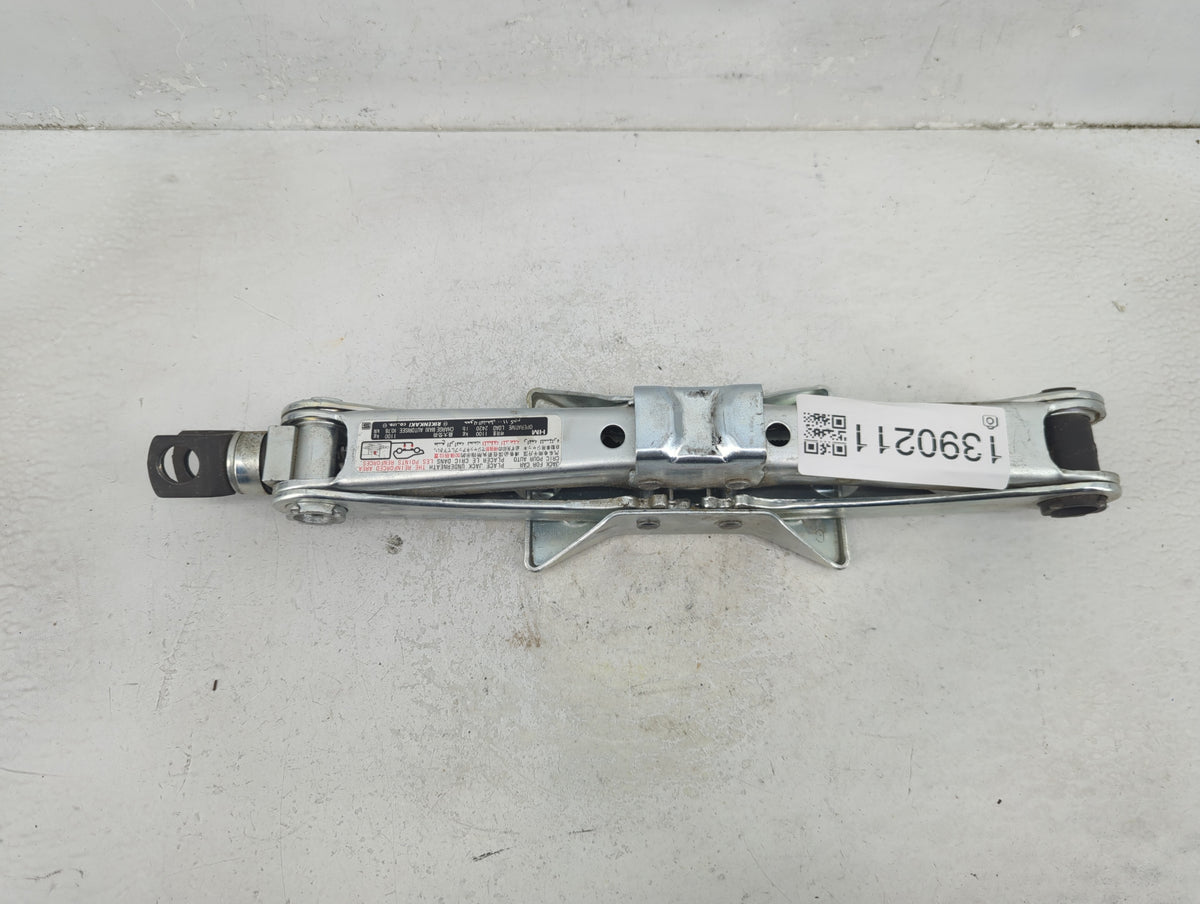2010 Honda Accord Spare Scissor Car Jack 1390211 - Oemusedautoparts1.com