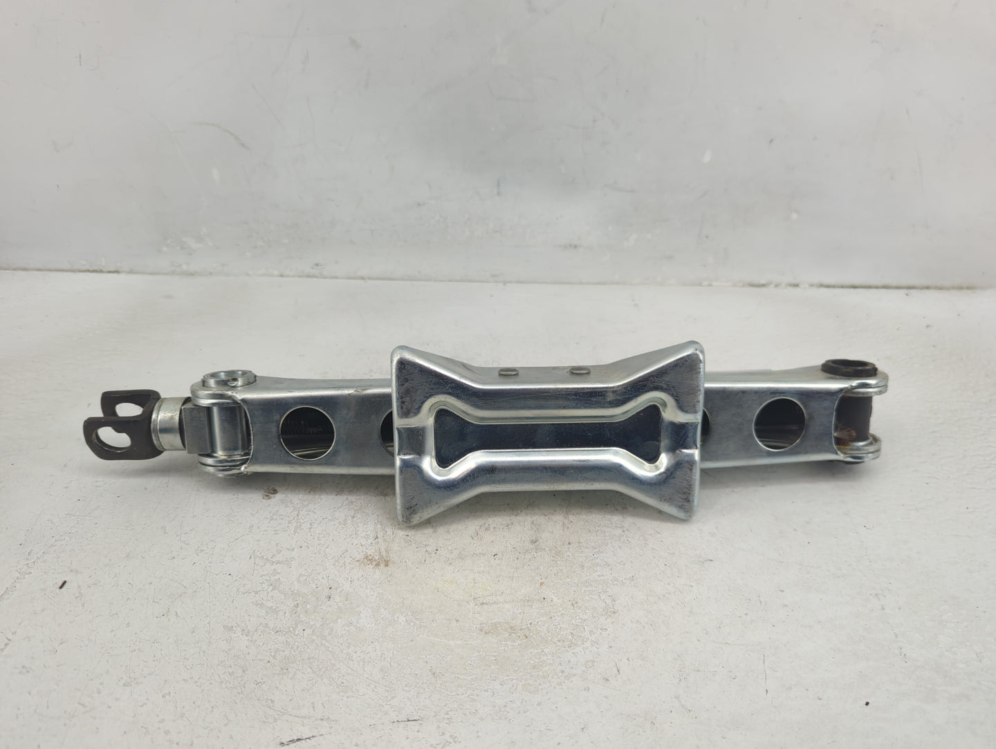 2010 Honda Accord Spare Scissor Car Jack 1390211 - Oemusedautoparts1.com